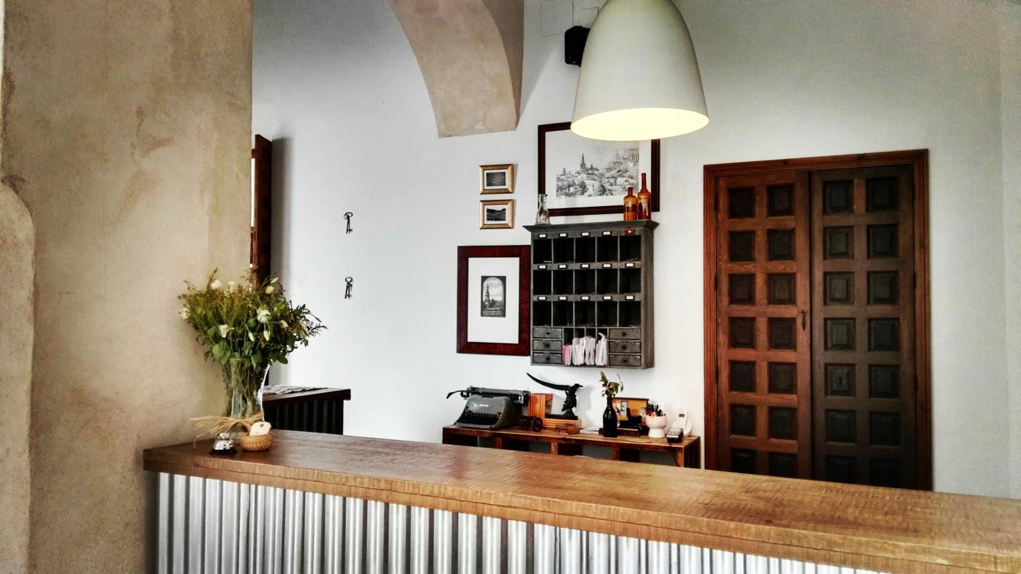 קרמונה Hostal Cafe Frenteabastos מראה חיצוני תמונה