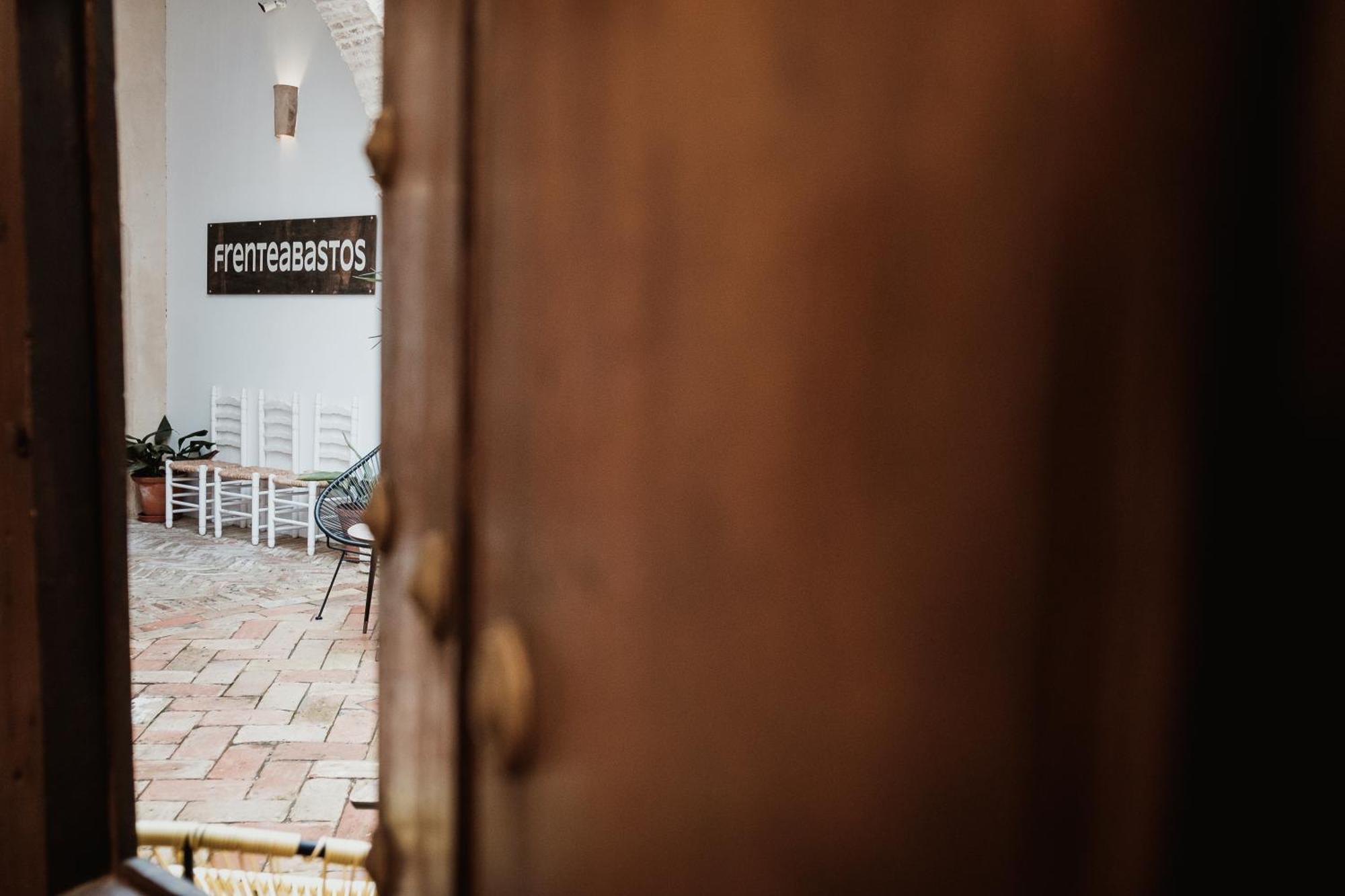 קרמונה Hostal Cafe Frenteabastos מראה חיצוני תמונה