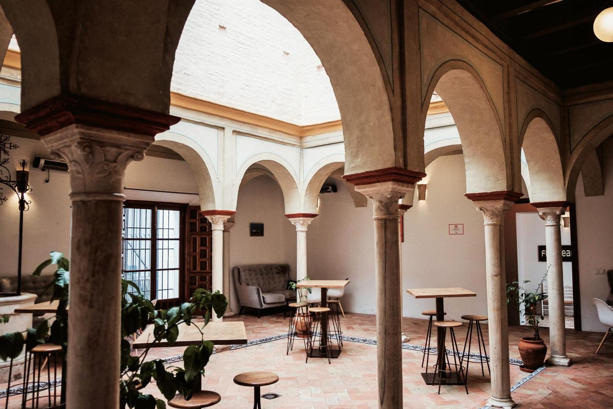 קרמונה Hostal Cafe Frenteabastos מראה חיצוני תמונה