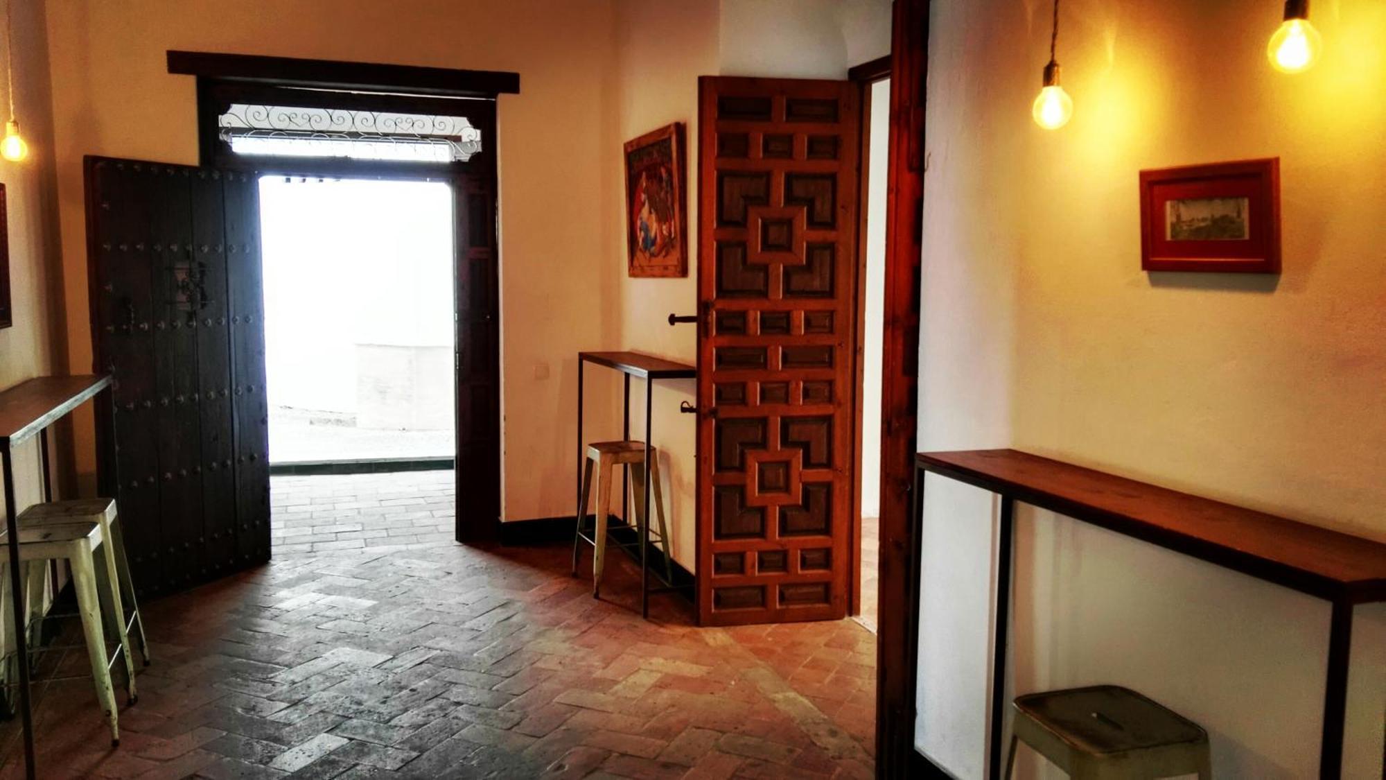 קרמונה Hostal Cafe Frenteabastos מראה חיצוני תמונה