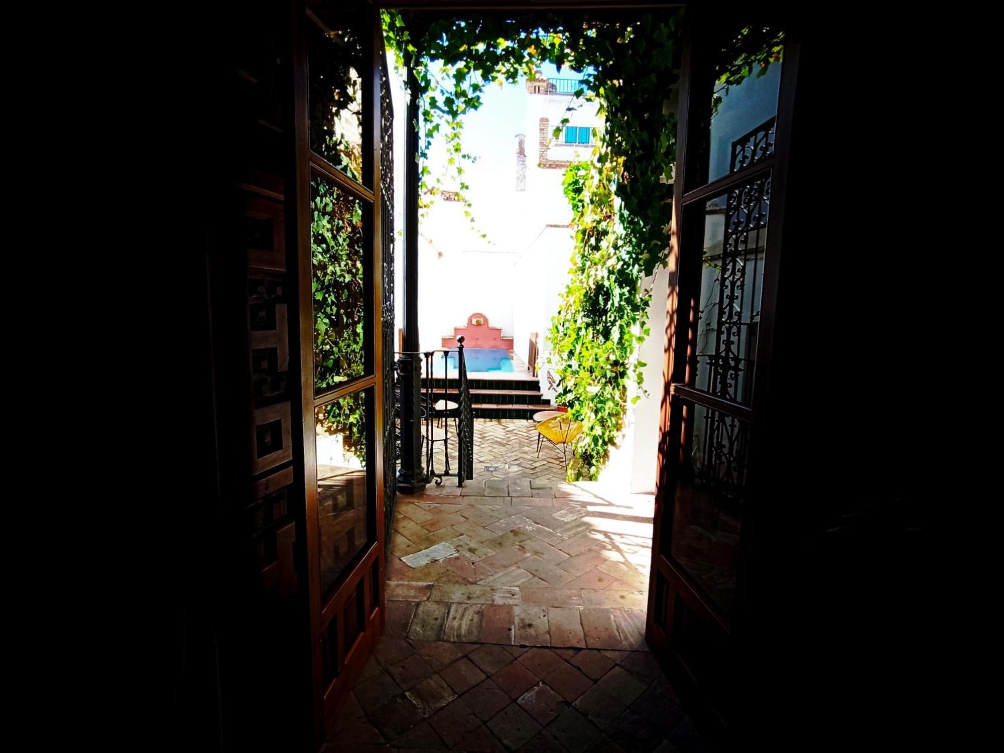 קרמונה Hostal Cafe Frenteabastos מראה חיצוני תמונה